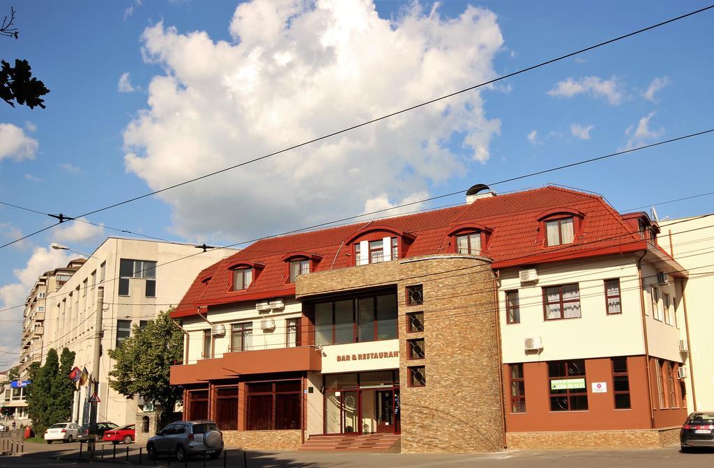 Hotel Melody Орадя Экстерьер фото