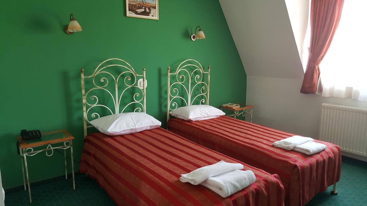 Hotel Melody Орадя Экстерьер фото