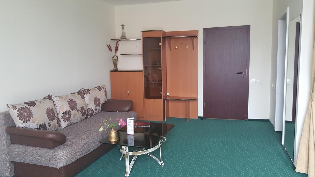 Hotel Melody Орадя Экстерьер фото