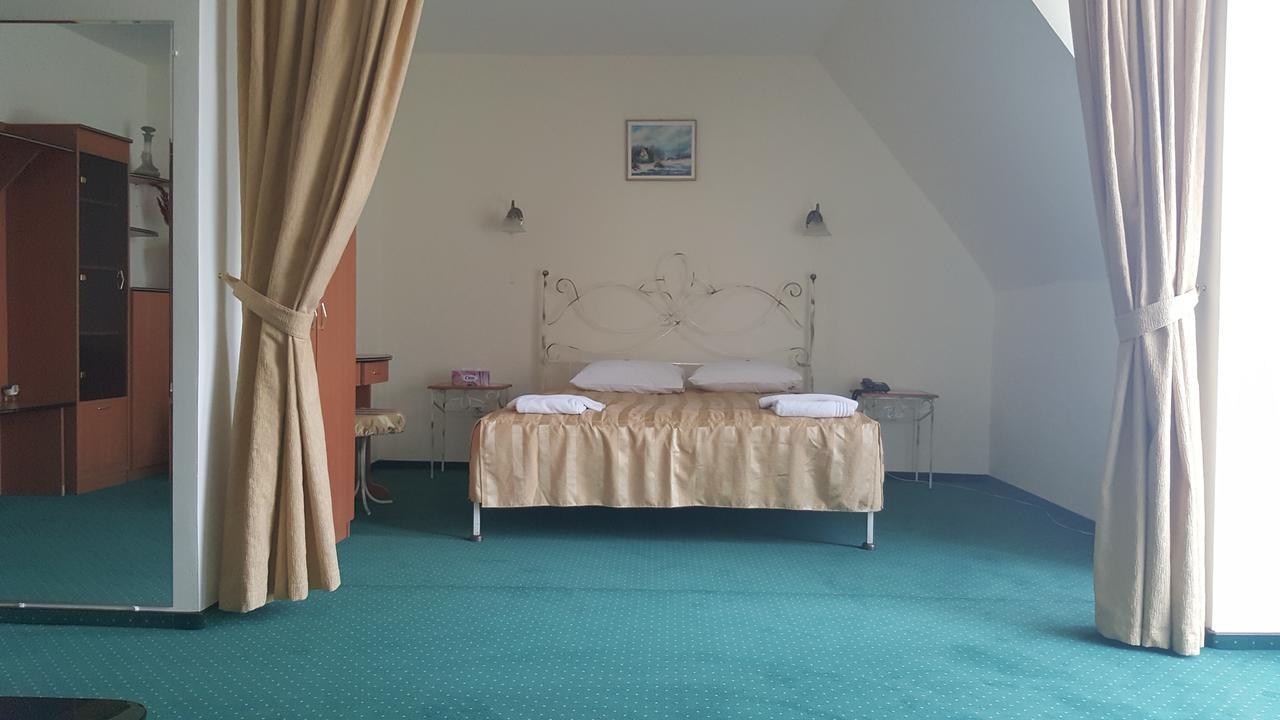 Hotel Melody Орадя Экстерьер фото